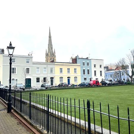 Am Living - Cheltenham Town Centre - St Georges Square Bagian luar foto