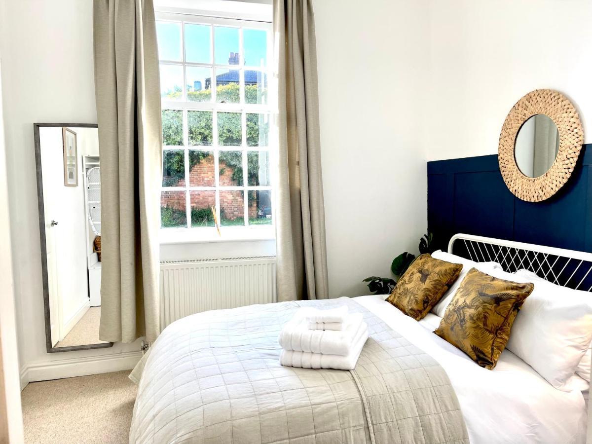 Am Living - Cheltenham Town Centre - St Georges Square Bagian luar foto