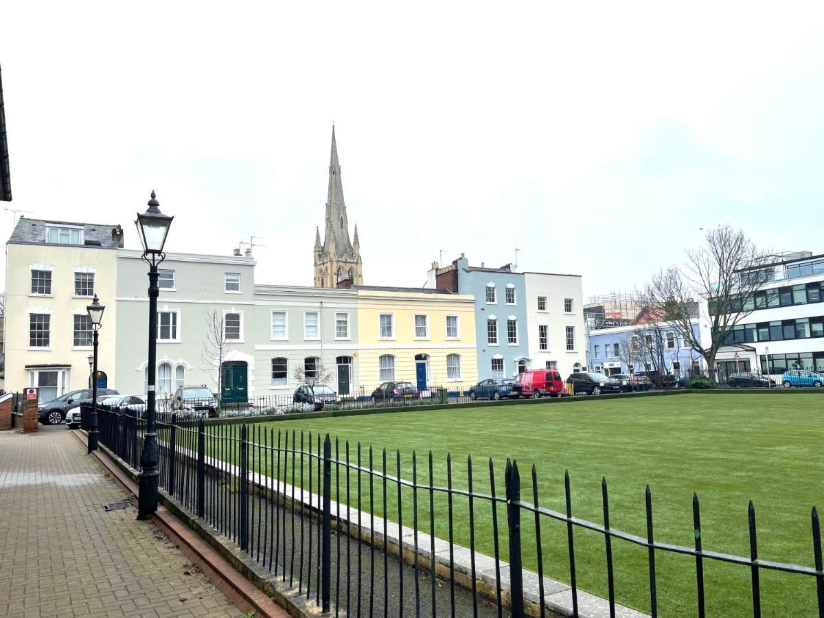 Am Living - Cheltenham Town Centre - St Georges Square Bagian luar foto